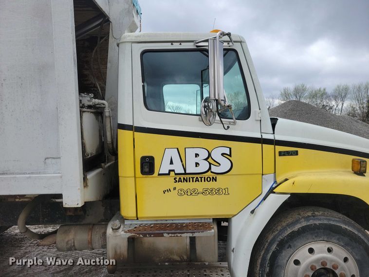 image for item DZ7034 1998 Freightliner FL70 refuse truck