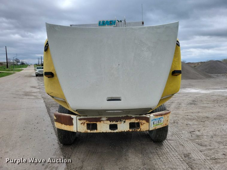 image for item DZ7034 1998 Freightliner FL70 refuse truck