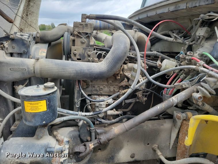 image for item DZ7034 1998 Freightliner FL70 refuse truck