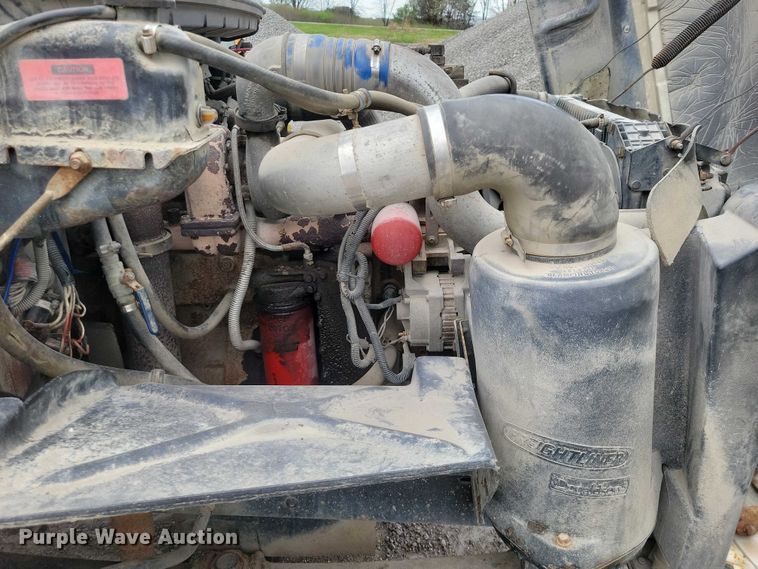 image for item DZ7034 1998 Freightliner FL70 refuse truck