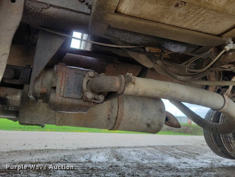 image for item DZ7034 1998 Freightliner FL70 refuse truck