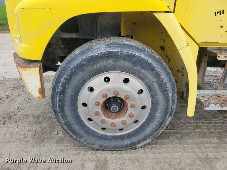 image for item DZ7034 1998 Freightliner FL70 refuse truck