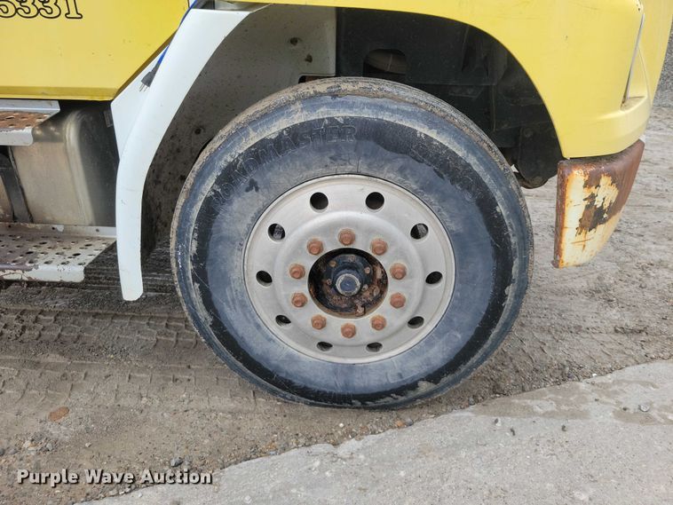 image for item DZ7034 1998 Freightliner FL70 refuse truck