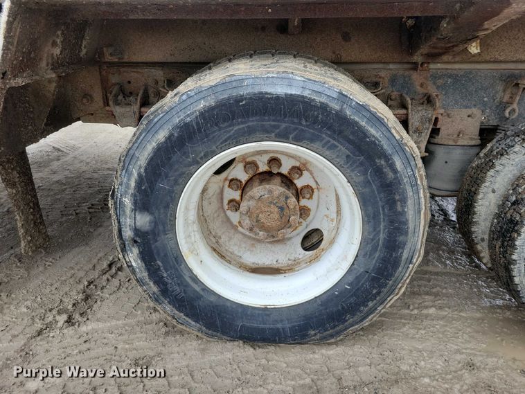 image for item DZ7034 1998 Freightliner FL70 refuse truck