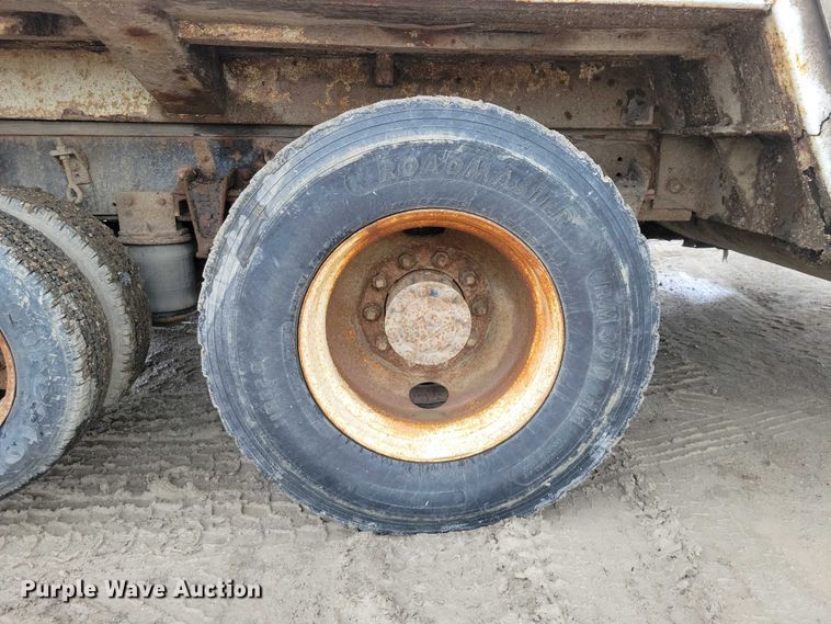 image for item DZ7034 1998 Freightliner FL70 refuse truck