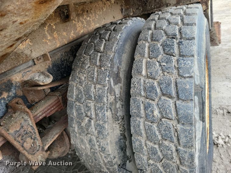 image for item DZ7034 1998 Freightliner FL70 refuse truck