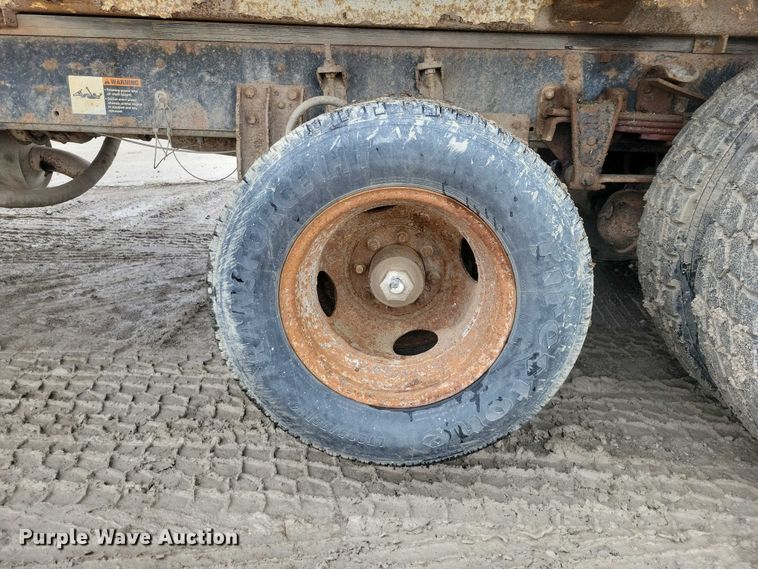 image for item DZ7034 1998 Freightliner FL70 refuse truck