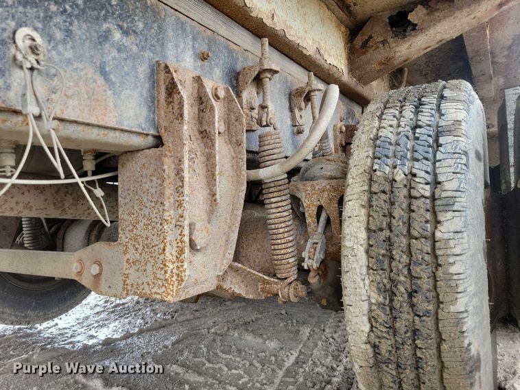 image for item DZ7034 1998 Freightliner FL70 refuse truck