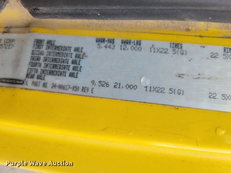 image for item DZ7034 1998 Freightliner FL70 refuse truck
