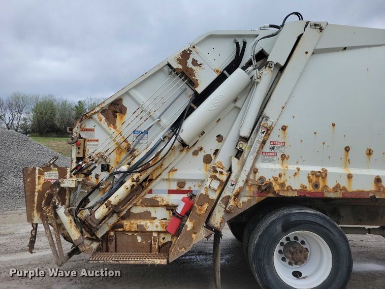 image for item DZ7036 2011 International MA035 refuse truck