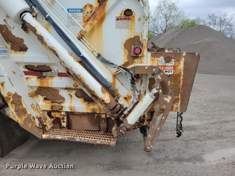 image for item DZ7036 2011 International MA035 refuse truck