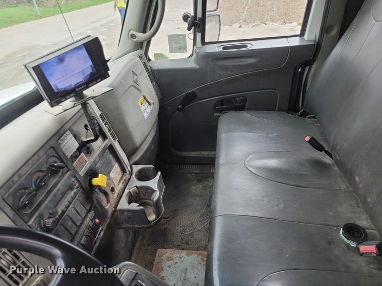 image for item DZ7036 2011 International MA035 refuse truck