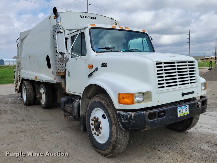 image for item DZ7037 1995 International 4900 refuse truck