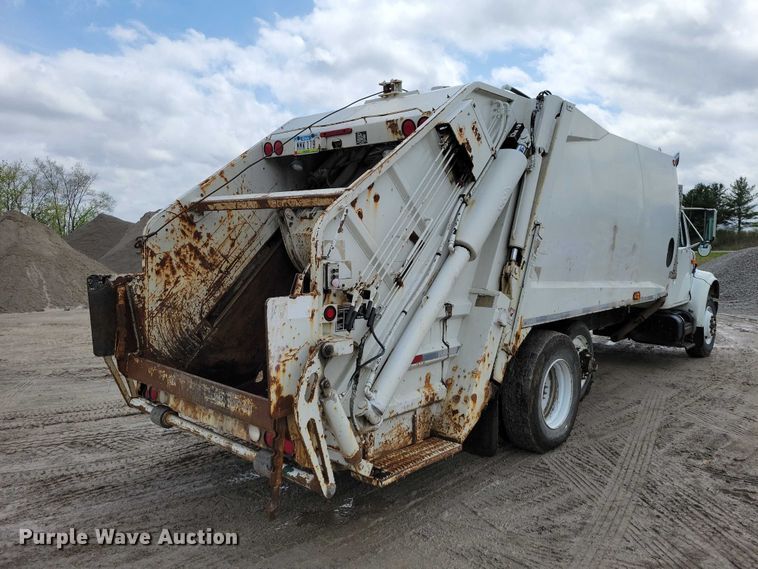 image for item DZ7037 1995 International 4900 refuse truck