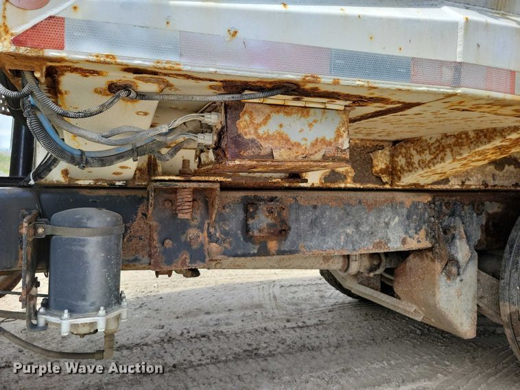 image for item DZ7037 1995 International 4900 refuse truck