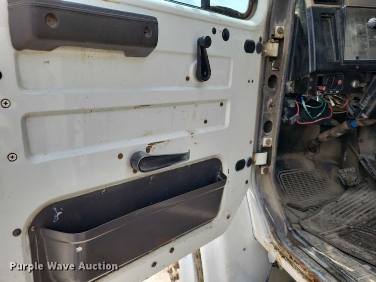 image for item DZ7037 1995 International 4900 refuse truck