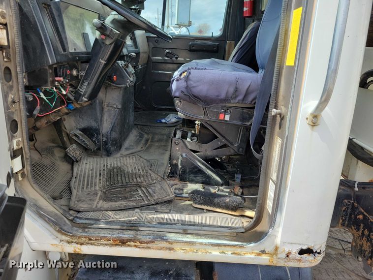 image for item DZ7037 1995 International 4900 refuse truck
