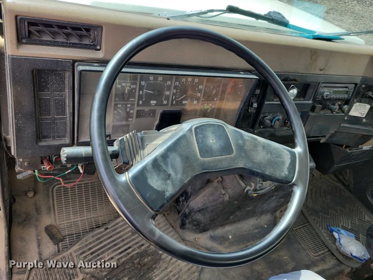 image for item DZ7037 1995 International 4900 refuse truck