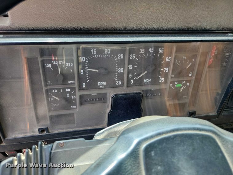 image for item DZ7037 1995 International 4900 refuse truck