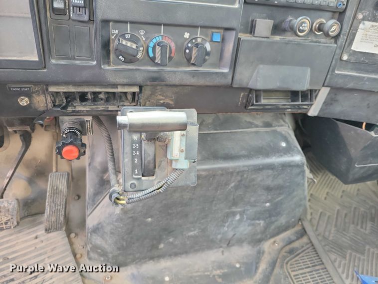 image for item DZ7037 1995 International 4900 refuse truck