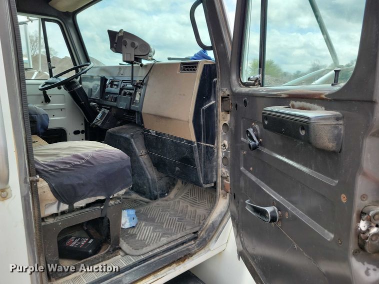 image for item DZ7037 1995 International 4900 refuse truck