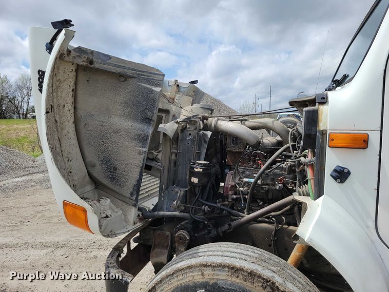 image for item DZ7037 1995 International 4900 refuse truck