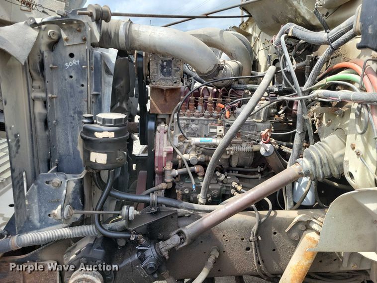 image for item DZ7037 1995 International 4900 refuse truck