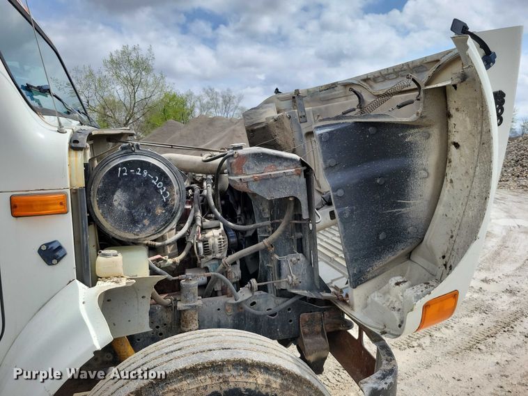 image for item DZ7037 1995 International 4900 refuse truck