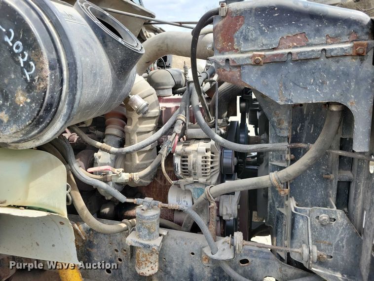 image for item DZ7037 1995 International 4900 refuse truck