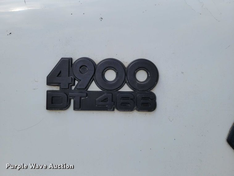 image for item DZ7037 1995 International 4900 refuse truck
