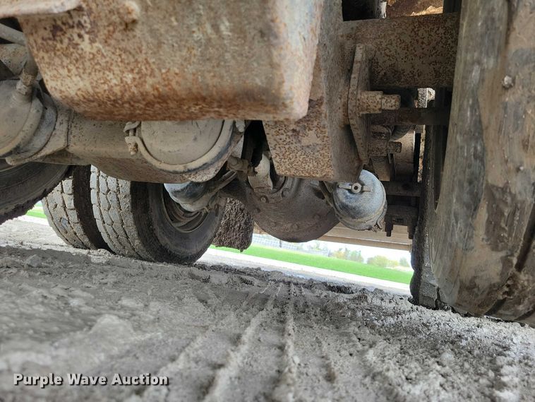 image for item DZ7037 1995 International 4900 refuse truck