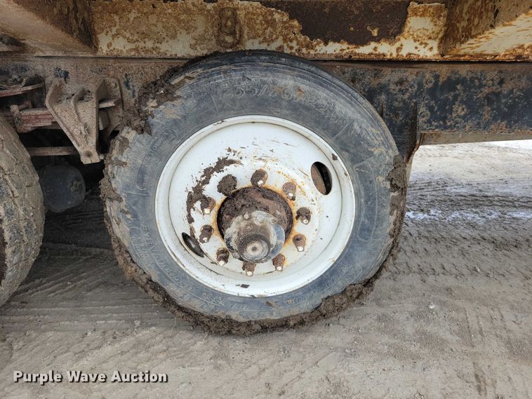 image for item DZ7037 1995 International 4900 refuse truck