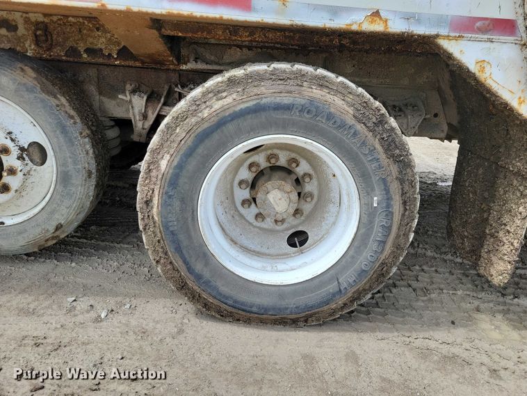 image for item DZ7037 1995 International 4900 refuse truck