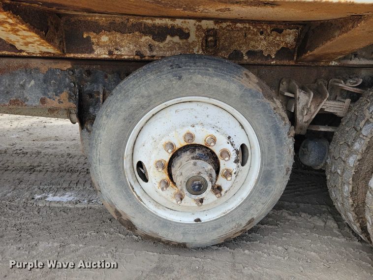 image for item DZ7037 1995 International 4900 refuse truck