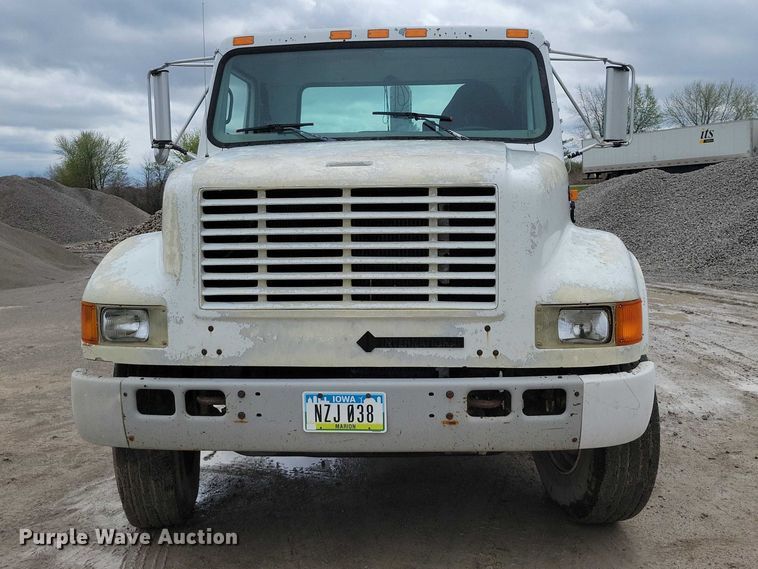 image for item DZ7038 1996 International 4900 hook lift truck