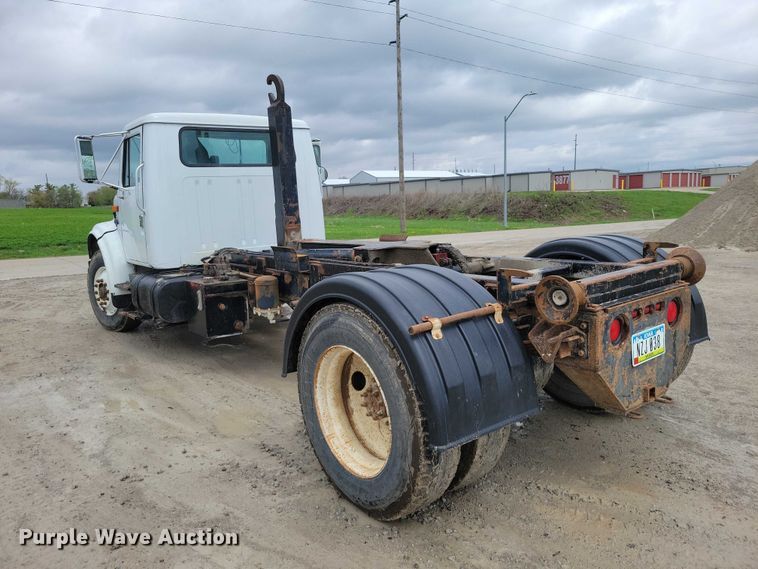 image for item DZ7038 1996 International 4900 hook lift truck