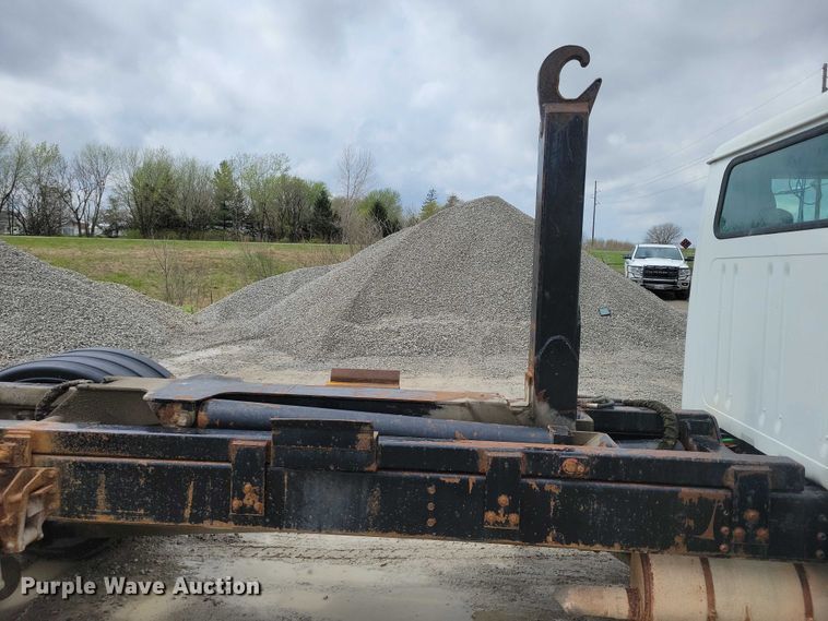 image for item DZ7038 1996 International 4900 hook lift truck