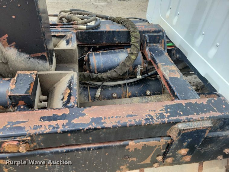 image for item DZ7038 1996 International 4900 hook lift truck