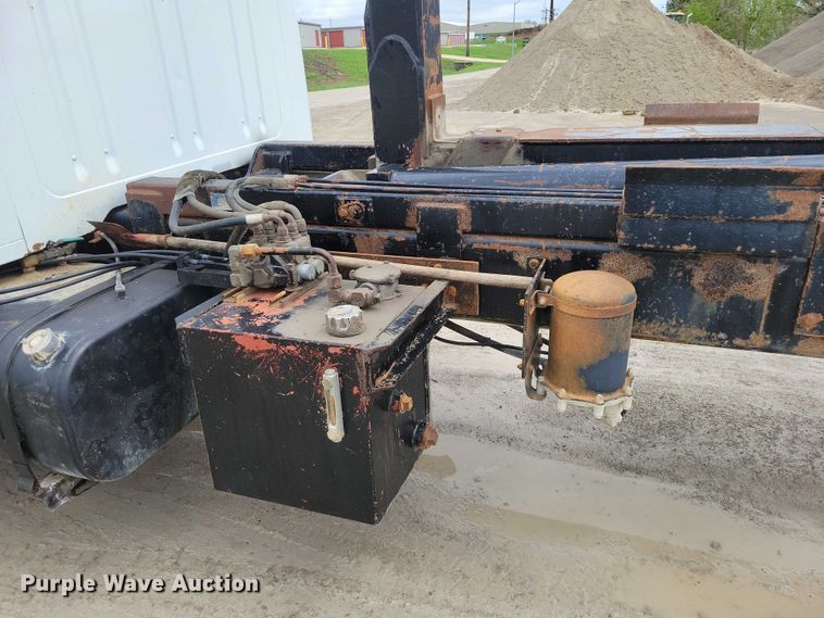 image for item DZ7038 1996 International 4900 hook lift truck