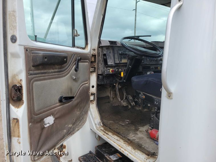 image for item DZ7038 1996 International 4900 hook lift truck