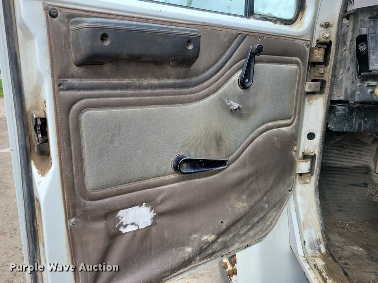 image for item DZ7038 1996 International 4900 hook lift truck