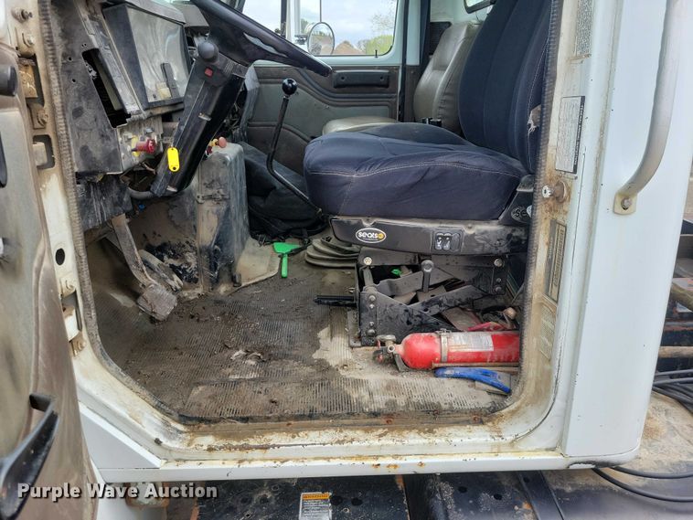 image for item DZ7038 1996 International 4900 hook lift truck