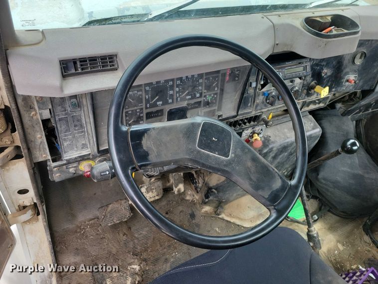 image for item DZ7038 1996 International 4900 hook lift truck