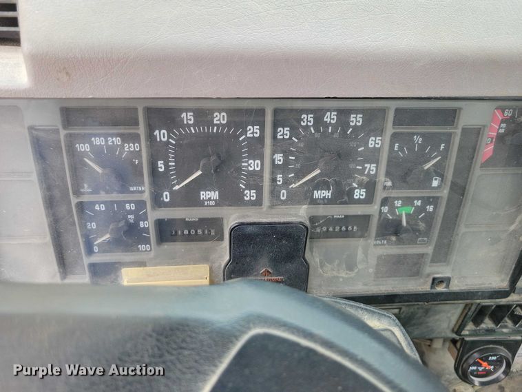 image for item DZ7038 1996 International 4900 hook lift truck