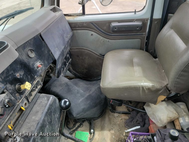 image for item DZ7038 1996 International 4900 hook lift truck