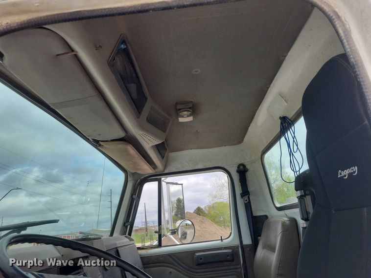 image for item DZ7038 1996 International 4900 hook lift truck