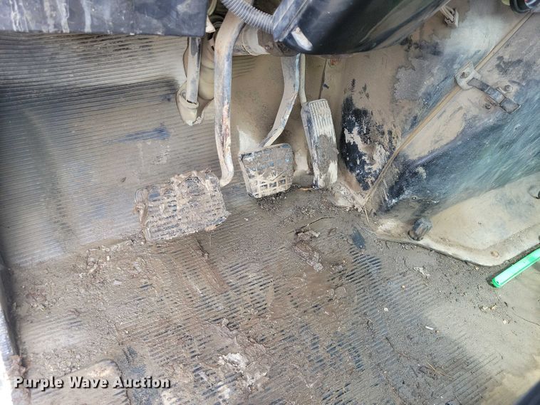 image for item DZ7038 1996 International 4900 hook lift truck