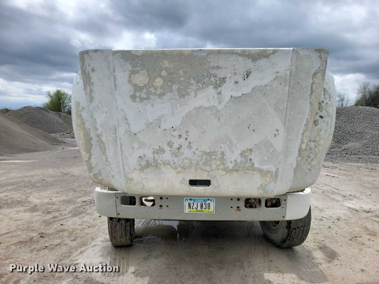 image for item DZ7038 1996 International 4900 hook lift truck
