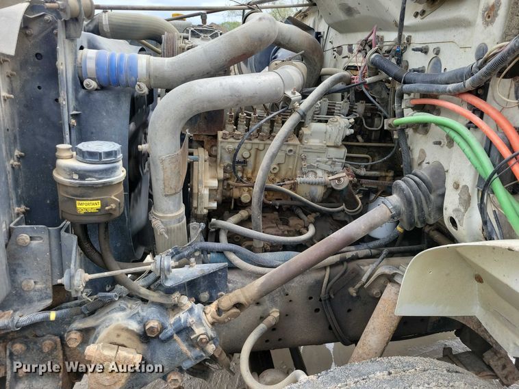 image for item DZ7038 1996 International 4900 hook lift truck