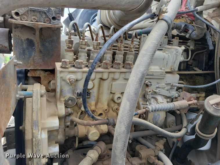 image for item DZ7038 1996 International 4900 hook lift truck